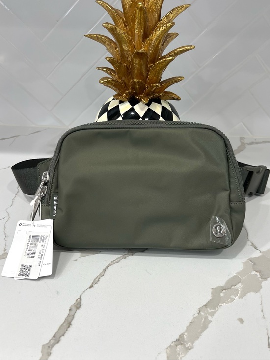 lululemon athletica Handbags - NWT LULULEMON EVERYWHERE BELT BAG LARGE